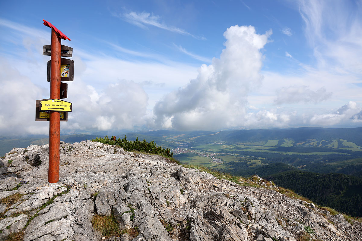 Siwy Wierch, w tle Skoruszyńskie Wierchy
